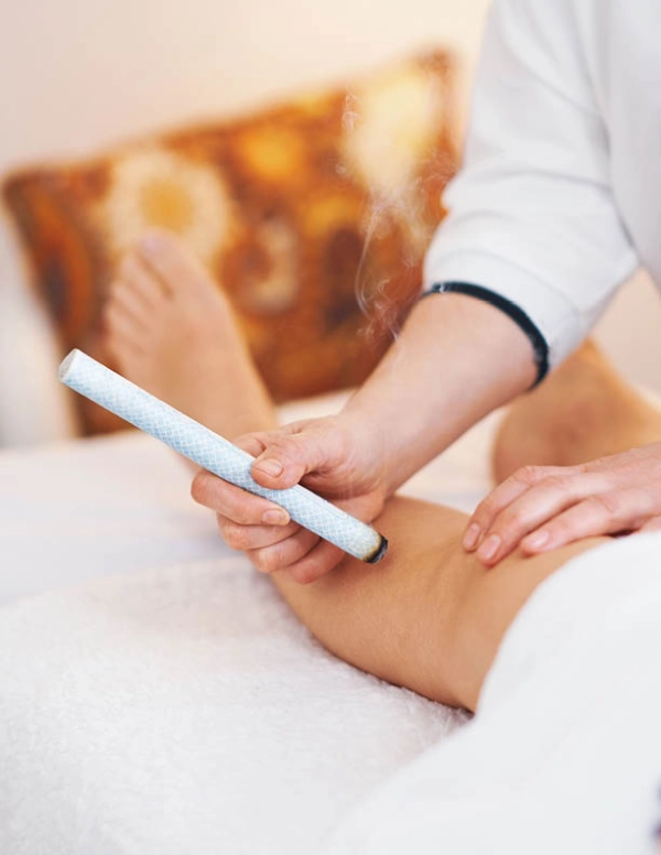 Moxa ist eine TCM-Behandlungsmethode